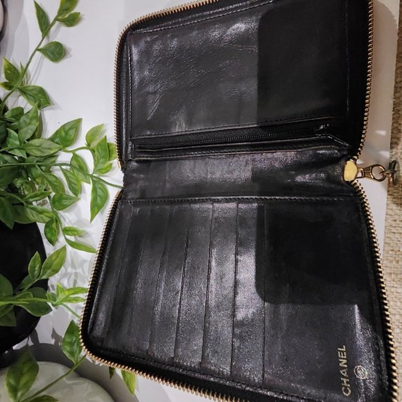 VG Used Condition Authentic Chanel Patent Leather Zip Wallet - Picture 9 of 14